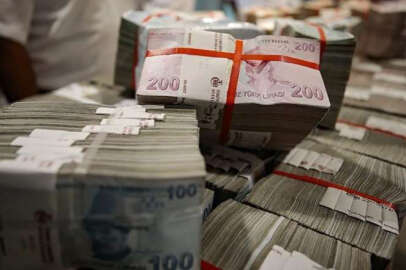 Enflasyon karşısında vatandaş kart ve kredilere yüklendi! Faiz borçları...