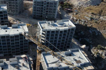 İnşaatlar hızla yükseliyor! Bakan Özhaseki açıkladı: 21 bin konut yapılacak