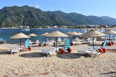 Ücretsiz halk plajları yerine protestoların hedefindeki beach clublar tercih ediliyor