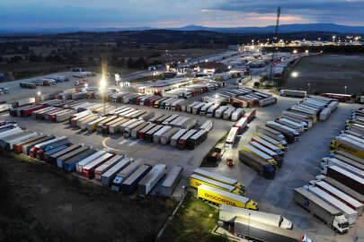 Sistem güncellemesi sınırda tır kuyruğuna yol açtı