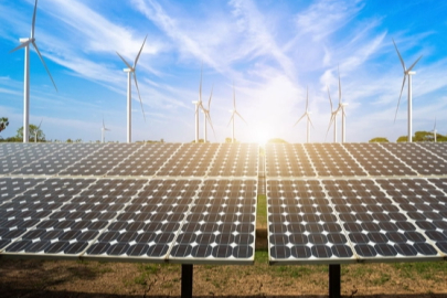 Türkiye'nin ilk yüzer güneş enerjisi santrali elektrik üretimine başlıyor