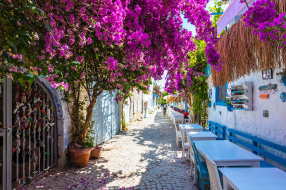 Alaçatı sokakları bomboş kaldı!