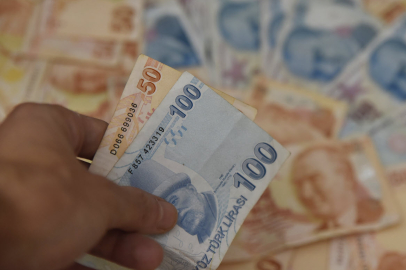 En düşük emekli maaşı için rakamı canlı yayında verdi!