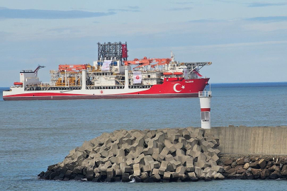 Türkiye'nin sondaj gemisi "Yıldırım" Filyos Limanı'nda
