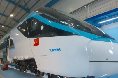 Türkiye'nin ürettiği ilk hızlı tren raylara iniyor..